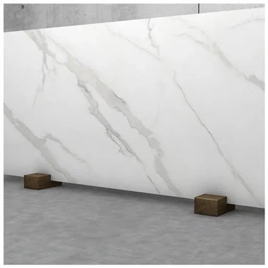 Белые спеченные каменные плиты Calacatta